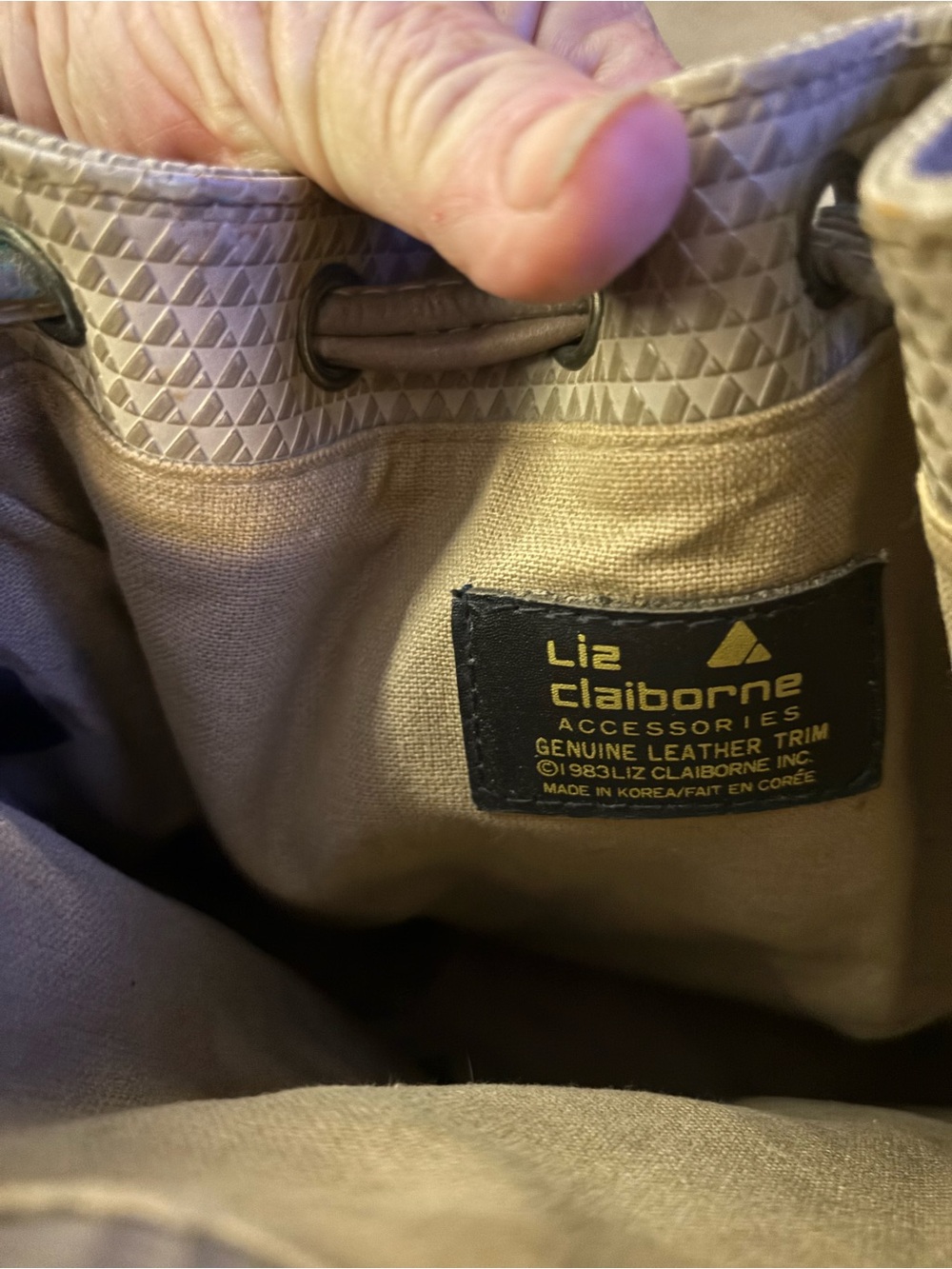 Liz Claiborne Light Gray Drawstring Shoulder Bag - Picture 4 of 5